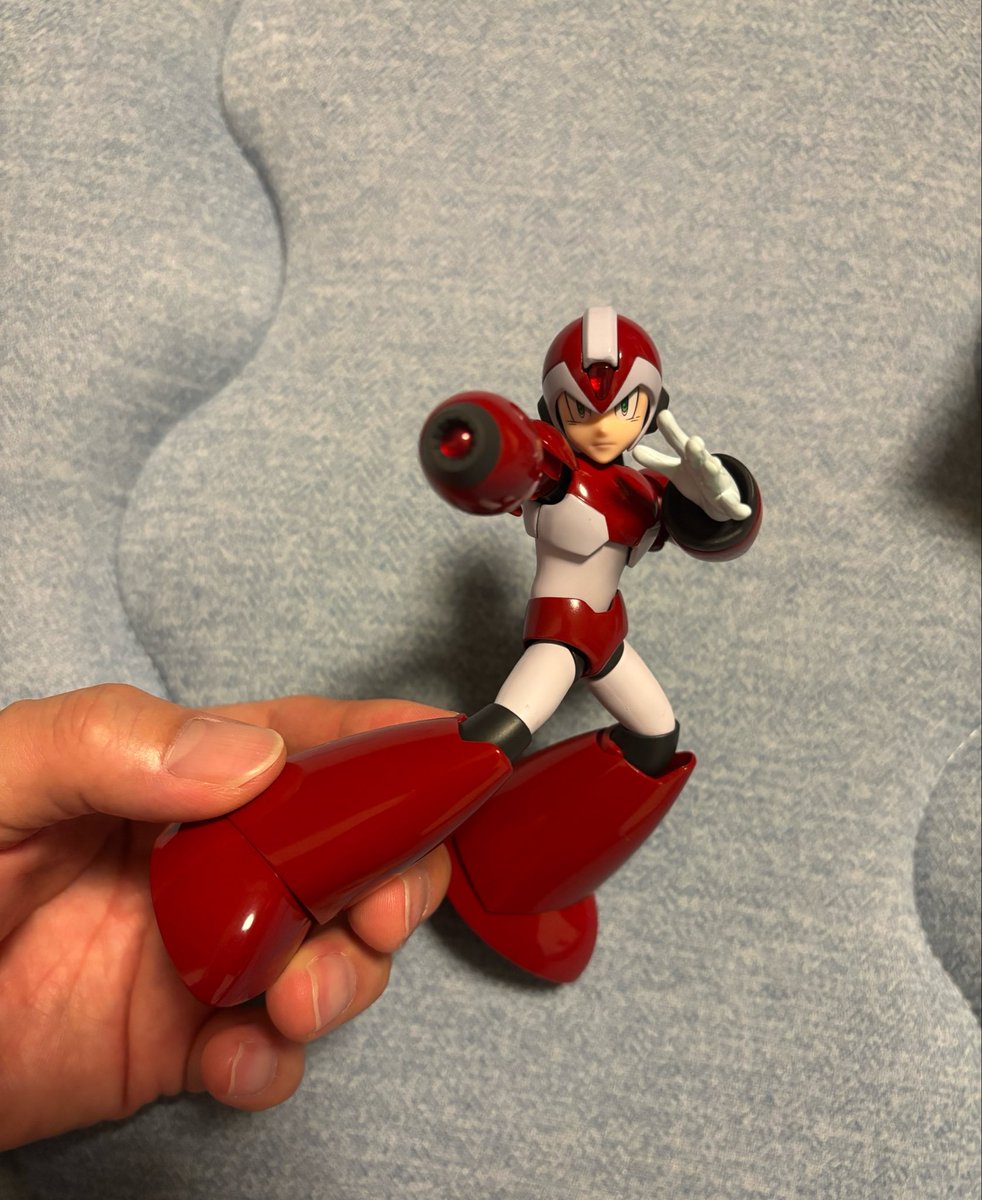 DASH22007215's tweet photo. もうね。カッコイイのよw
顔も良い🙆‍♀️

股関節が少し特徴ある可動だけど全体的に動かしやすいのとD-Arts持ってる人は同じ感覚で触れると思います😊 https://t.co/jqMhcTCjDE