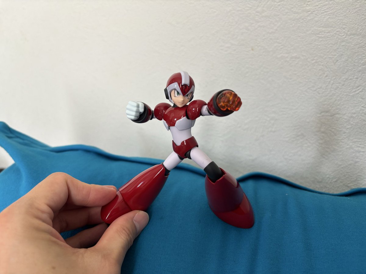 DASH22007215's tweet photo. もうね。カッコイイのよw
顔も良い🙆‍♀️

股関節が少し特徴ある可動だけど全体的に動かしやすいのとD-Arts持ってる人は同じ感覚で触れると思います😊 https://t.co/jqMhcTCjDE