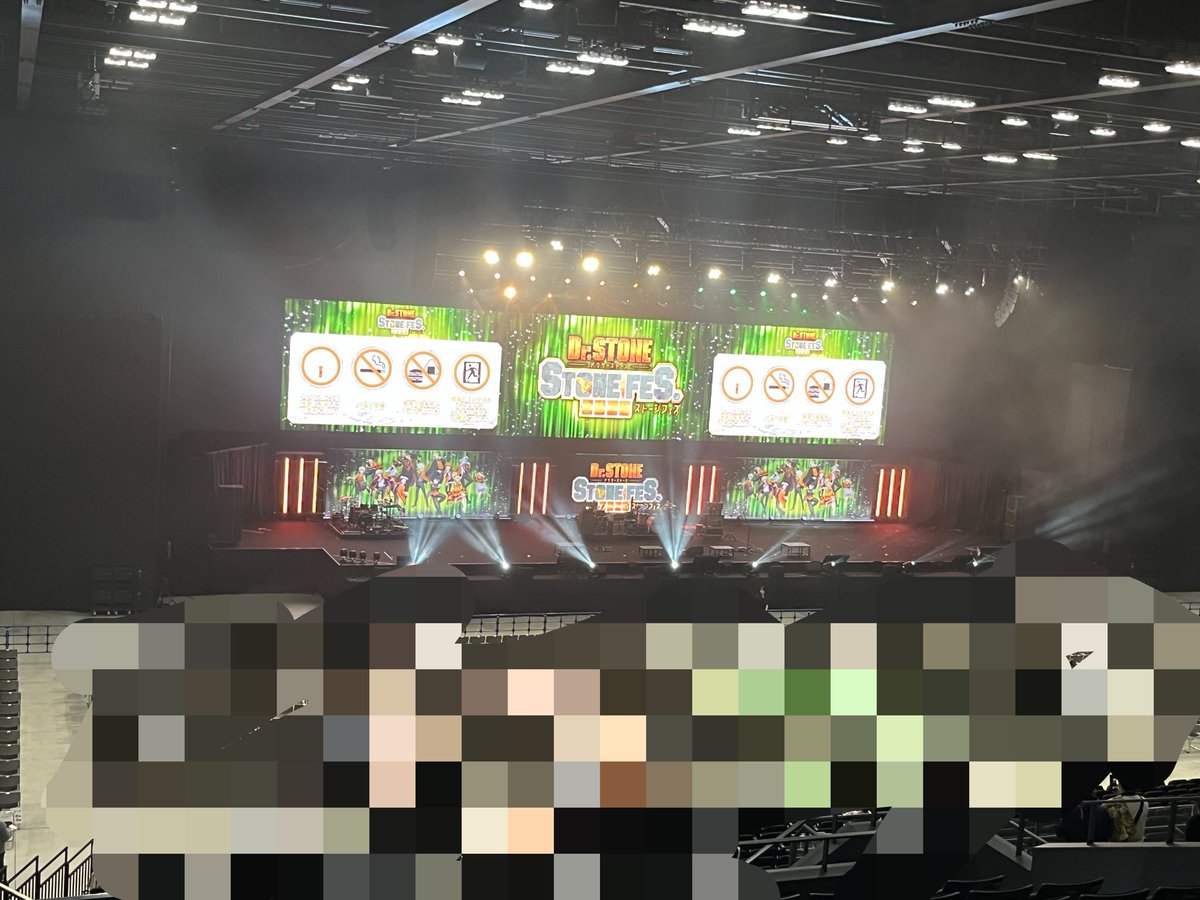 piyonosuke4821's tweet photo. 夜の部は上から
ステージ全体よく見える！ https://t.co/FcraNqTRdd