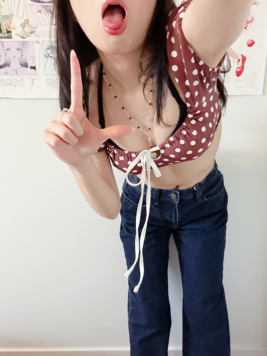 brattybubb1es's tweet photo. not new to #findom and #nsfwtwt but new account !! 

- evilll domme/bi/22 
- luvvvv reading, writing, sports!! 
- only following my fellow dommes, ugly (all) men musttt paaay tr1bute ($25) for attention! 
 
rt + like to complete the follow mwah https://t.co/9IJUqLao8j