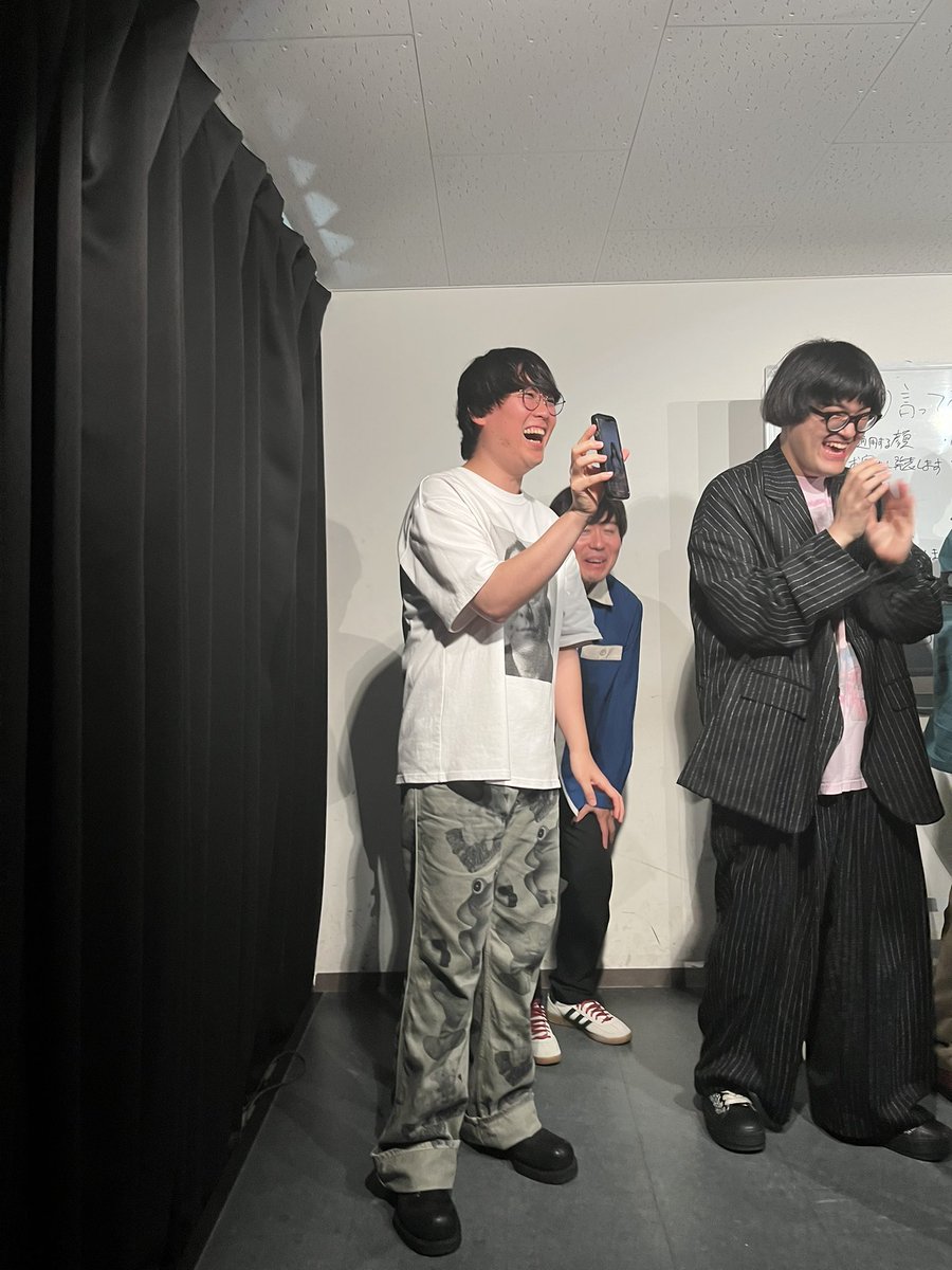 imairuka__'s tweet photo. ハッキリ言って相当面白いトークライブ観ました！人が誤爆ツイートしたのに気づいてツイ消しする目撃者となった💥ブティックさんは回す人でもあり、話題が尽きない提供者でもありすごい人…！あとなによりもすごくすごくハッピーな気持ちになるお知らせもあって嬉しかったです👏💐 https://t.co/CyxDIpZPPe