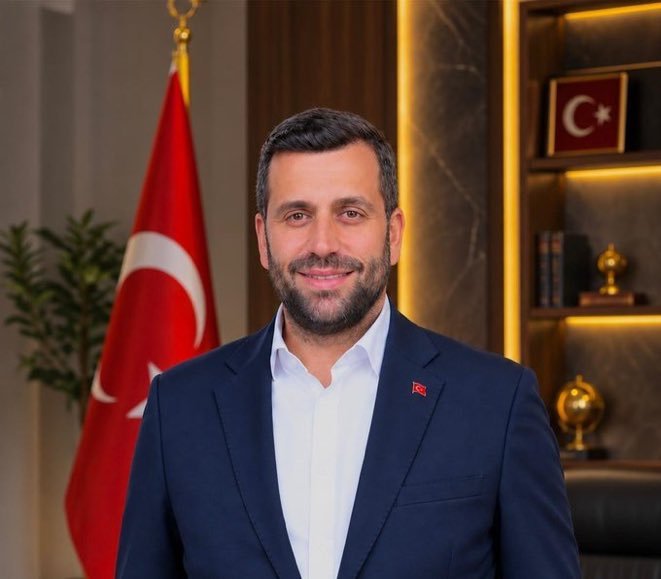 Bozkurt__571's tweet photo. 🇹🇷 #SONDAKİKA

Ataşehir’de yeni dönem!

AK Parti’nin adayı Serdar Orhan, başkan vekilliği seçimini kazanarak göreve geldi.

Hayırlı olsun. Ataşehir’e ve hemşehrilerimize hayırlı hizmetler getirsin. 🇹🇷 https://t.co/W8B9muf7ZL