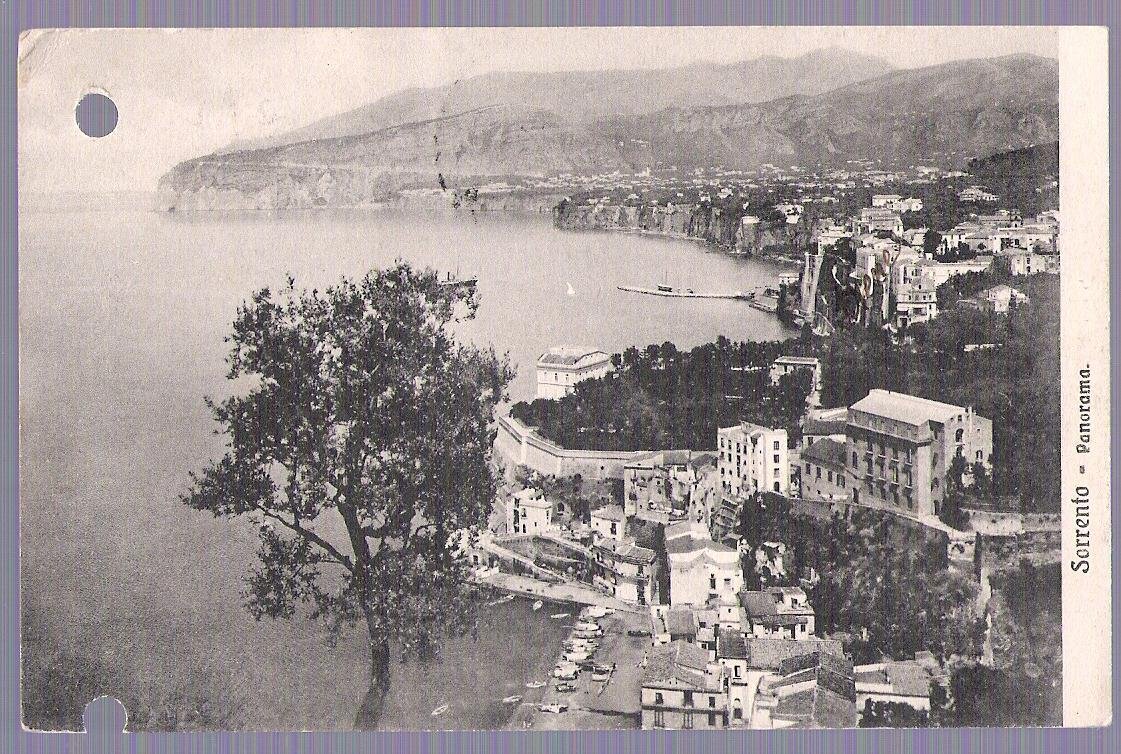 CasaLettori's tweet photo. Qui dove il mare luccica
E tira forte il vento
Su una vecchia terrazza
Davanti al Golfo di Surriento
Dalla
#InCompagniaDelVento a #CasaLettori https://t.co/r6zvPp6ALZ