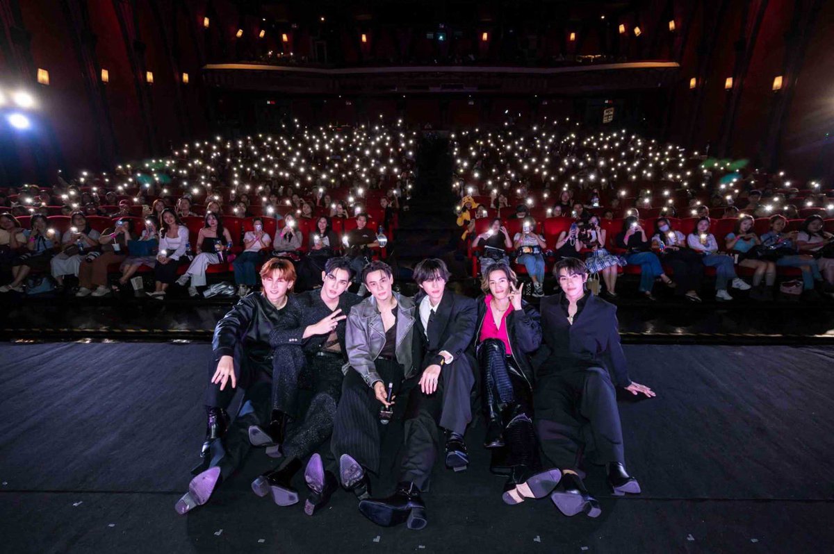 Hello98_th's tweet photo. iQIYI เปิดม่านเสิร์ฟโมเม้นท์ชวนตกหลุมรัก “คอปเตอร์-แบงค์” ไปพร้อมกัน
ใน iQIYI Original “Fool in Love คนโง่รักเข(ล)า”The First Fall Premiere Screening Event
🔗 https://t.co/fmtvOP8T8d
#FoolInLove #iQIYIOriginal #iQIYI #Tailai #YSeries188Group
#CopterBank #copterntp #bankartit https://t.co/0nPjMddq2F