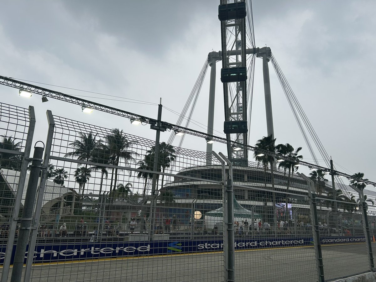 saiyu05's tweet photo. 今日はここ！
雨降ってきた。
パンチョの出番くるか？

#F1シンガポールGP
#f1jp https://t.co/GPSzIH9AZI