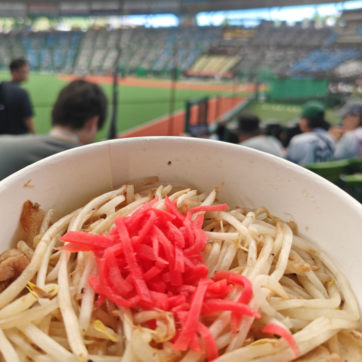 acam_b's tweet photo. 現地サヨナラれおほー！
内野Bの端っこでしたが、何気に良席でした👍️
カナリオ最高だよ🦀
#seibulions

#獅子まんま
CS初日は、久々にトノの塩豚カルビ丼。
昼メシにはちょうど良し。

二塁打も打ててHAPPY🍎🍎 https://t.co/i1ueWT2Dy4