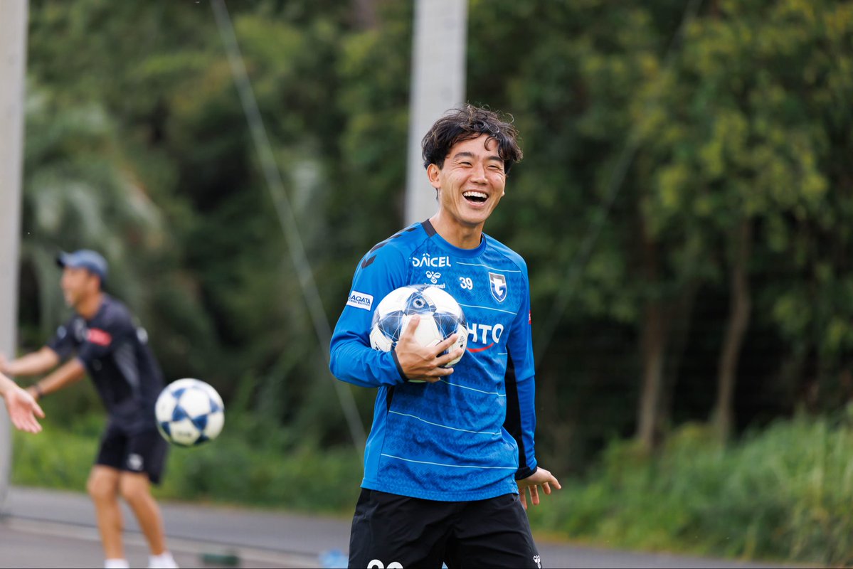 GAMBA_OFFICIAL's tweet photo. チームは関東に残り、本日はJFA夢フィールドでトレーニング！
連戦の中、次戦のニューカッスル・ジェッツ戦に向けて調整を行いました。

#ガンバ大阪 #GAMBAOSAKA https://t.co/GNbbh2hKwc