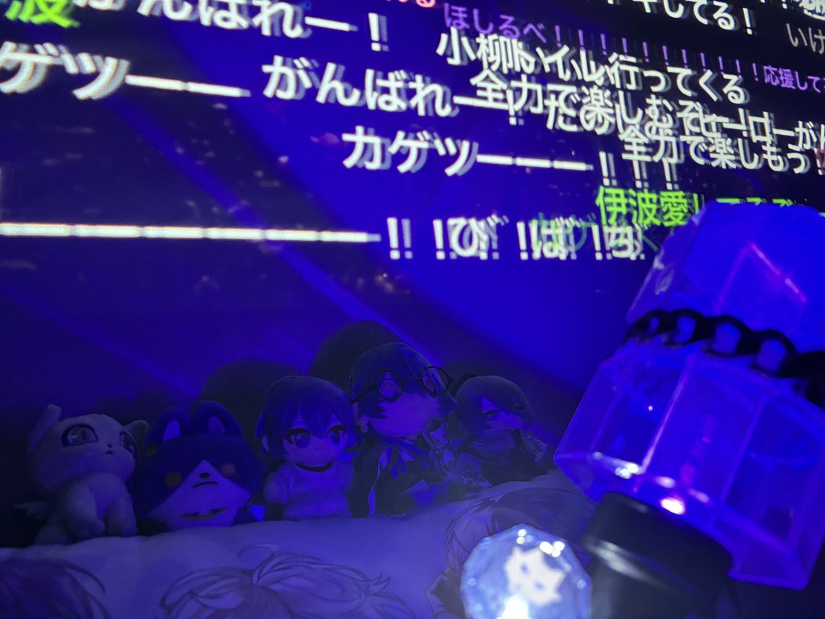 na__K_R's tweet photo. みんな楽しもーう！！！
プロジェクターでみるぞー！！ https://t.co/7wc4XZfaJe