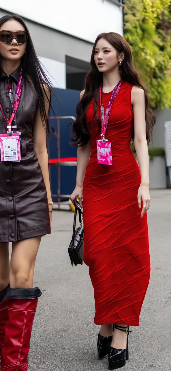 cocochoco_3's tweet photo. อันนะ F1 Singapore GP วันนี้ กูให้นะเว้ย ชีใส่แดงแล้วขึ้นเนาะ แล้วชุดส่งหุ่นชีเว่อร์ https://t.co/YgT6OQHMT2