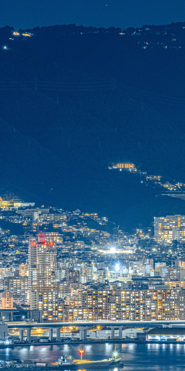 photocitytower's tweet photo. 神戸に坂道が多い理由がこの写真に詰まっています https://t.co/xERhddH3gt
