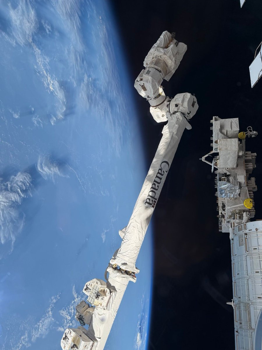 astro_anil's tweet photo. Canada - as seen from the space station window this morning. https://t.co/xNNEcQt8ZU