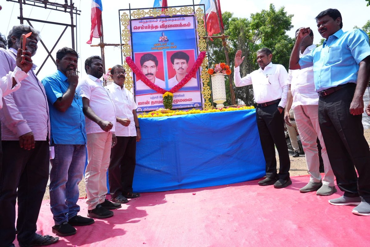 vanni_updates's tweet photo. பஞ்சமி நில உரிமைகளுக்காக போராடி அரச பயங்கரவாதத்தால் பலியான ஜான் தாமஸ் - ஏழுமலை ஆகியோருக்கு 
இன்று திண்டிவனத்தில் விடுதலைச் சிறுத்தைகள் சார்பாக அமைச்சர் அண்ணன் திரு. வன்னி அரசு அவர்கள் வீர வணக்கம் செலுத்தினார்.💙❤️🔥✊🏼
@VanniTamizhVCK

#vanniarasuupdates #vanniarasuvck https://t.co/2QvoBxKLTi