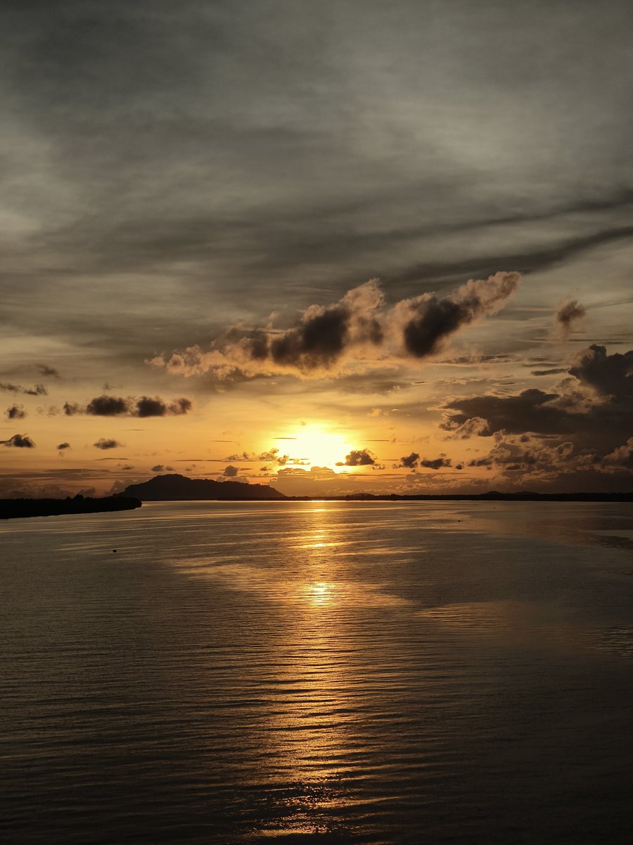 Chico__03x's tweet photo. @skylarkism Langit Kalimantan sebelum kebakaran hutan https://t.co/3kZnzcvaMT