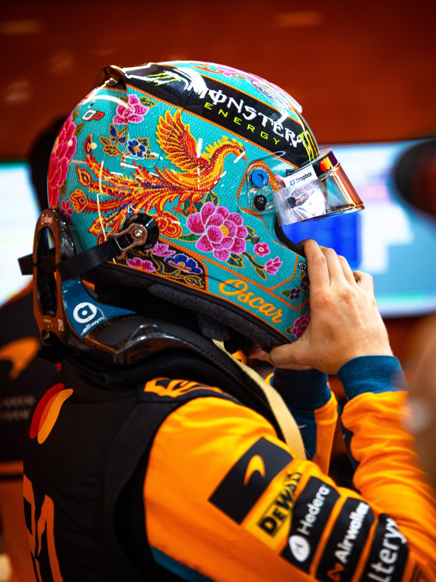 oscpoleposition's tweet photo. Obsessed with this helmet https://t.co/cuxBvp0G2P