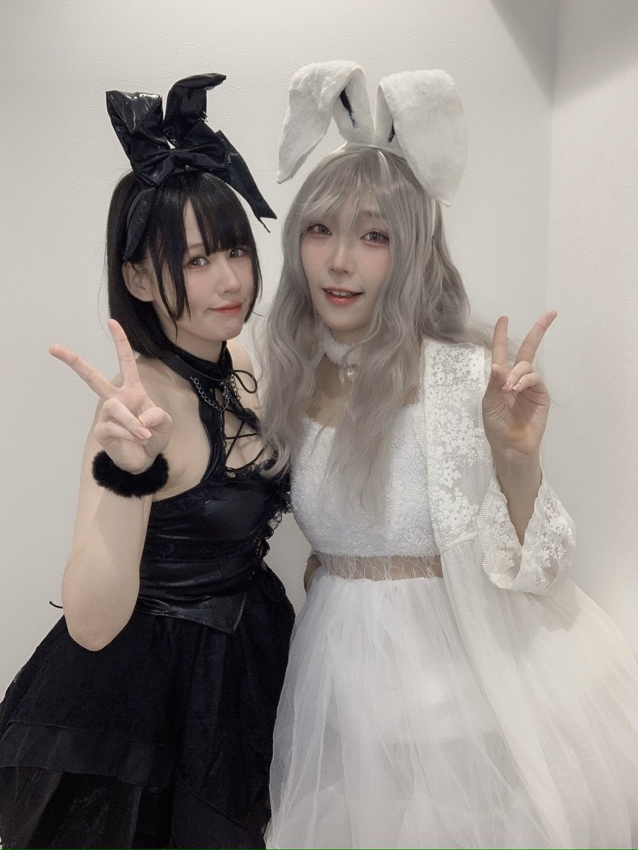 linkleniigata's tweet photo. ままま！マカ＆いおりでオープン！！
後から~ぷあちゃん！れうちゃん！ぴょんぴょーん✨✨

うさぎドレス併せでーす(՞ ܸ. .ܸ՞)"♡♡
いつもと雰囲気違う盛り上げ隊が見れちゃう✨
うさぎっぽいアニソンもぜひ歌ってね🐰ᩚ

今日もいっぱい楽しもー！！！
おかえりんくるまってまーー( ˶>ᴗ<˶)🥕🥕 https://t.co/nZdYxM4753