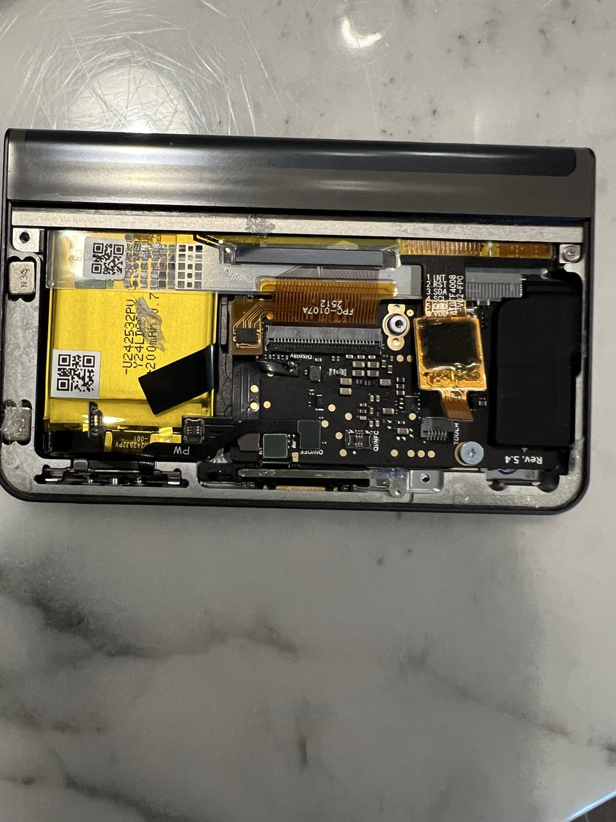 wentrre's tweet photo. Ledger Why does the circuit board have an extra layer?@Ledger https://t.co/G6NkWjCrkY