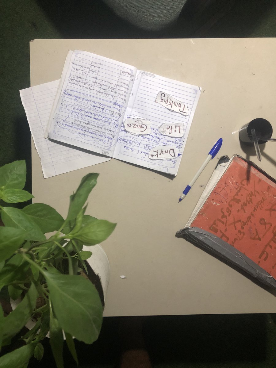 LqxffC's tweet photo. اخوي صانع محتوى , قالي يا رجال لي تسوق لنفسك باللغة الانجليزية . رديت من ايش يشكي السوق الخليجي . 
ربك كريم https://t.co/FrbZOs5wNC
