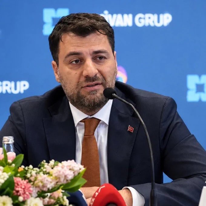 SabToktas's tweet photo. DEĞERLİ YATIRIMCILARIN DİKKATİNE

Sosyal medyada, Sayın Emre Tezmen’in oğlu olduğu iddia edilen bir kişi adına paylaşımlar yapıldığı yönünde içerikler dolaşmaktadır

Aileyi yakından tanıyan biri olarak belirtmek isterim ki, edindiğim bilgiye göre Sayın Emre Tezmen’in oğlu sosyal medya hesabı kullanmamaktadır,Kendisinin oğlu olduğunu iddia eden kişinin aileyle herhangi bir ilgisi bulunmadığını ifade etmek isterim

Değerli yatırımcılarımızdan ricamız doğruluğu teyit edilmemiş paylaşımlara itibar etmemeleri, bu tür içerikleri yaymadan önce resmî kaynaklardan doğrulamalarıdır

Lütfen bilgi kirliliğine karşı dikkatli olalım

@TezmenEmre