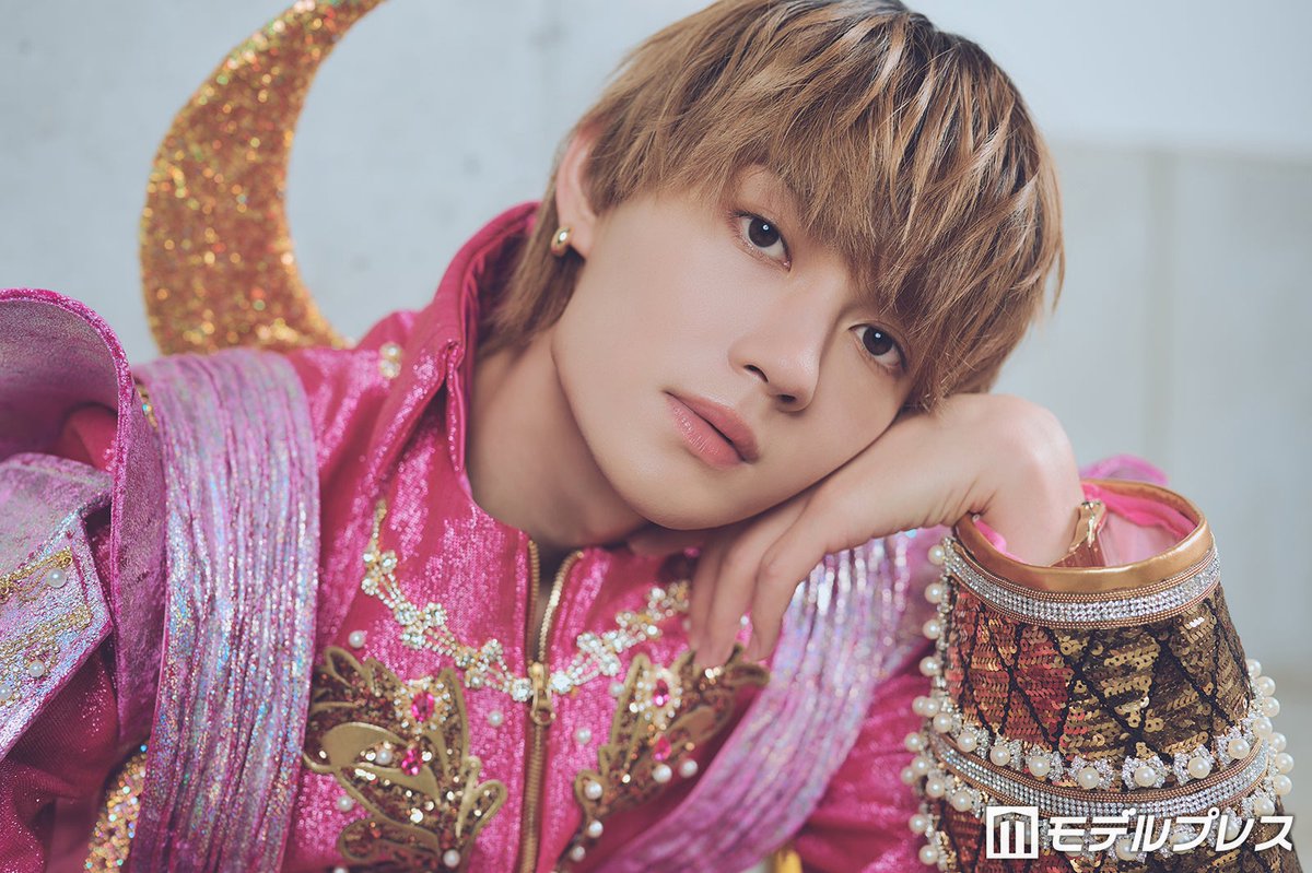 modelpress's tweet photo. ＼佐野勇斗ソロカット🩷／

ほか写真多数📸
https://t.co/YxW4zmfuje https://t.co/KlM00dH3mC