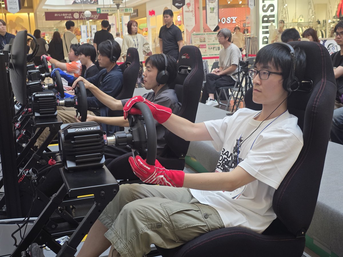 yamado_racing38's tweet photo. 西九州マツダ Presents 佐賀県 オ フライン都道府県決勝戦 終了🏁
川﨑選手、徳永選手 優勝おめでとうございました🎉
最後までどうなるか分からない、実力が拮抗したレースでした！
選手の皆さん、関係者の皆様…お疲れさまでした😊

#全国eスポーツ選手権 #GT7 #挑戦がここにある #モラージュ佐賀 #eスタジアム
@gt_kokutai @CONNECT_Molly @e_stadium_F