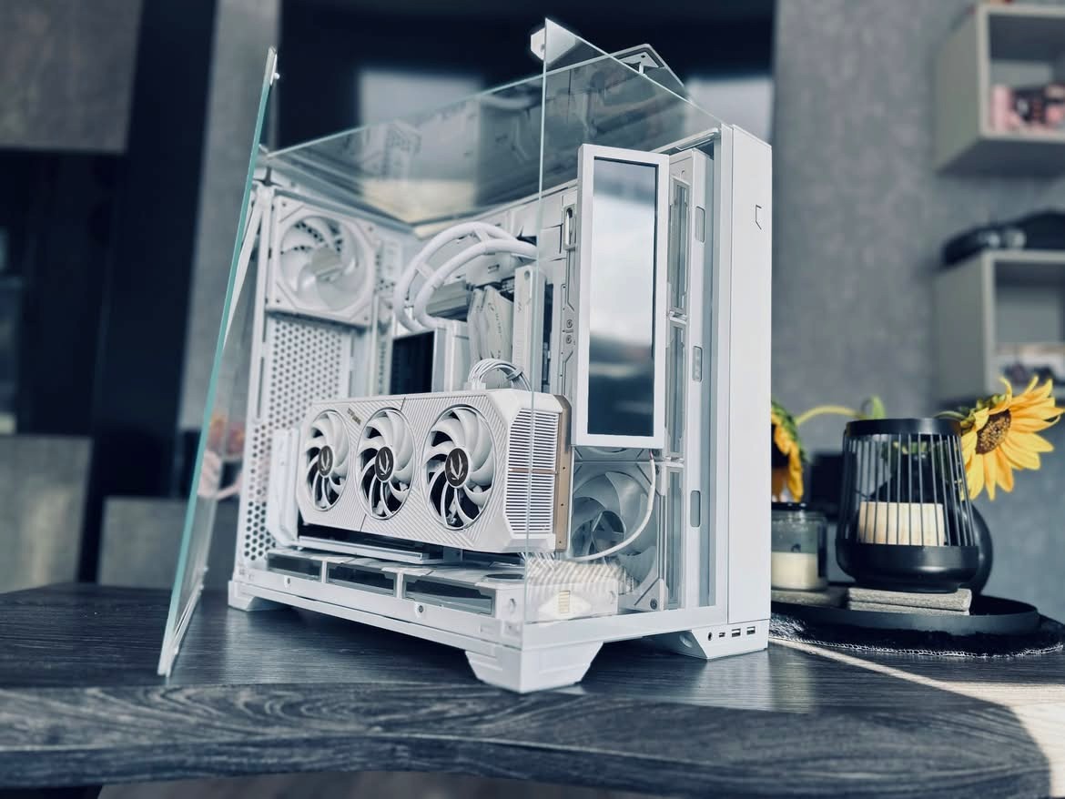 ZOTAC_UK's tweet photo. Crisp, clean, and iced out. 🧊✨
IG: b_buildz
#ZOTACGAMING #ZOTAC #NVIDIAGeForce #PcBuild #PcSetup https://t.co/OWTzj5phAa