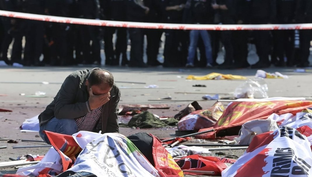 sterkkaaa's tweet photo. Uğurlayamadıklarımıza ithafen...
10 Ekim Ankara Garı katliamını unutmadık. https://t.co/1BgFGl7XMi
