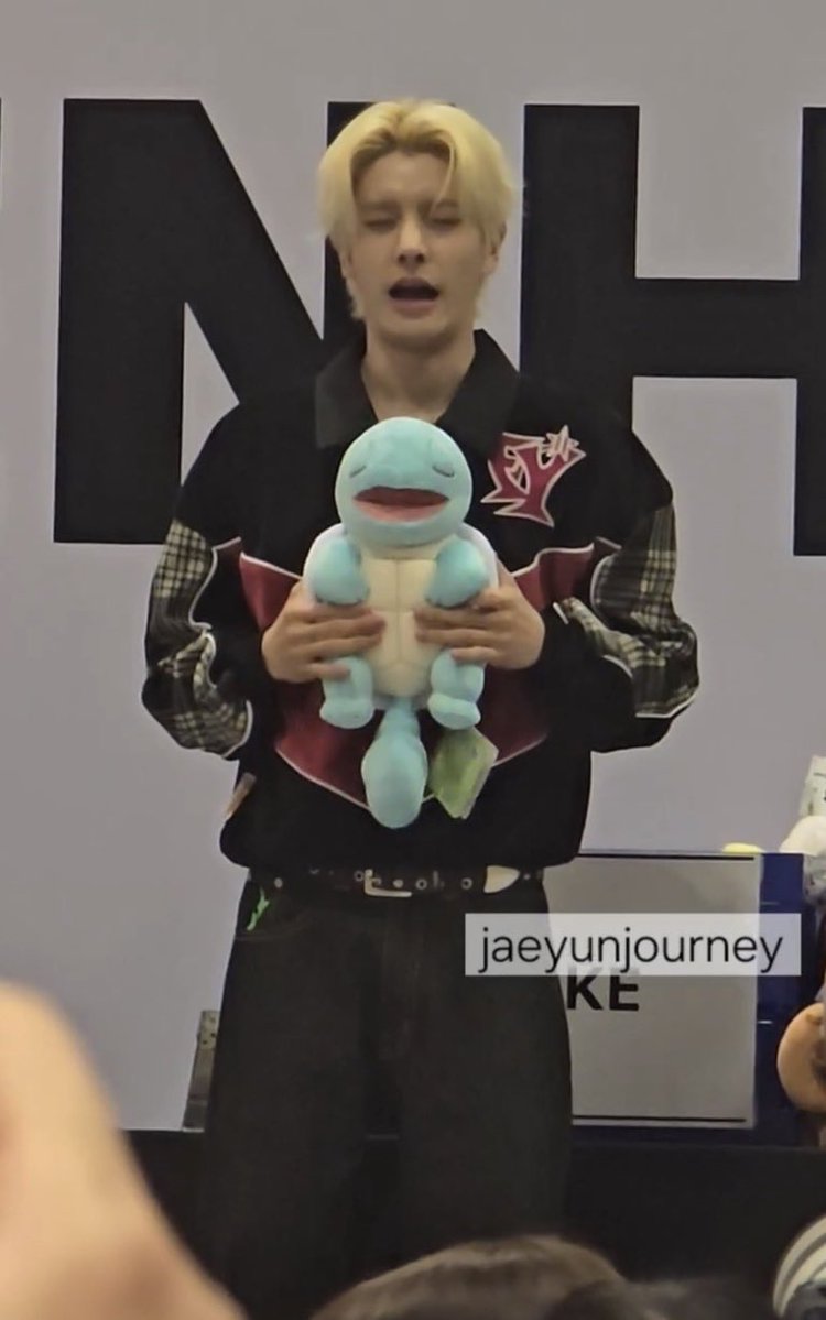 praewdoublep's tweet photo. แล้วเหมือนมาก5555555 https://t.co/ddshPMX6v2