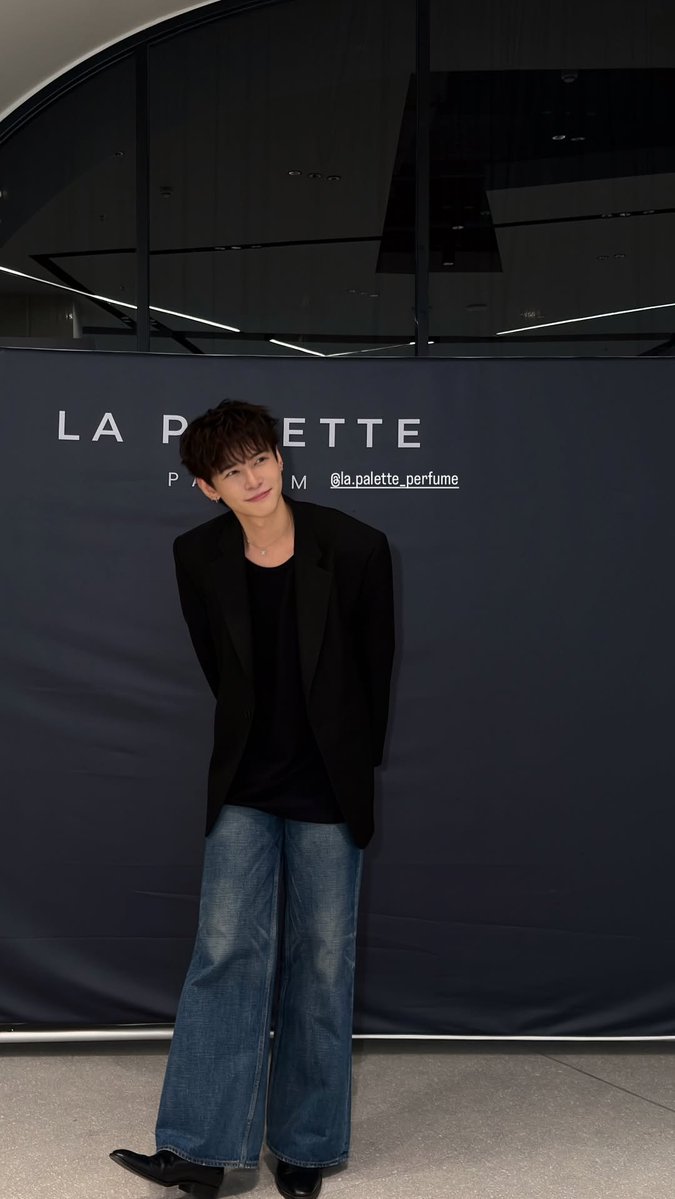 SupanutOfficial's tweet photo. [ 261010 ] 🐏 @supanut_l ✦ IG story update ✦

— @.la.palette perfume

#supanut #Myaries https://t.co/0PynbMaia4