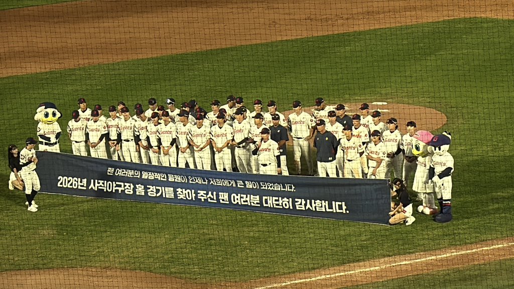sbxttxr_'s tweet photo. 이젠 사과도 없고 질책을 가슴에 새기지도 않는댄다 꺼져 그냥 https://t.co/GxhvhjjOGk