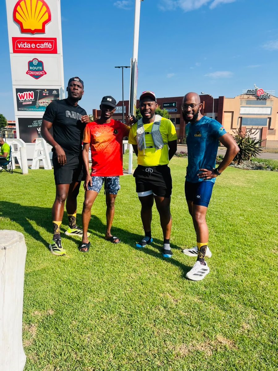 Malome_TT's tweet photo. Showed up for JRAC Route Tester... it's definitely flat and fast๐ฌ๐ฌ๐
๐
๐
Your's Faithfully
Uncle in running
#runningwithsoleac
#runningwithtumisole
#running
#runningmotivation https://t.co/Iw4bUrv36d