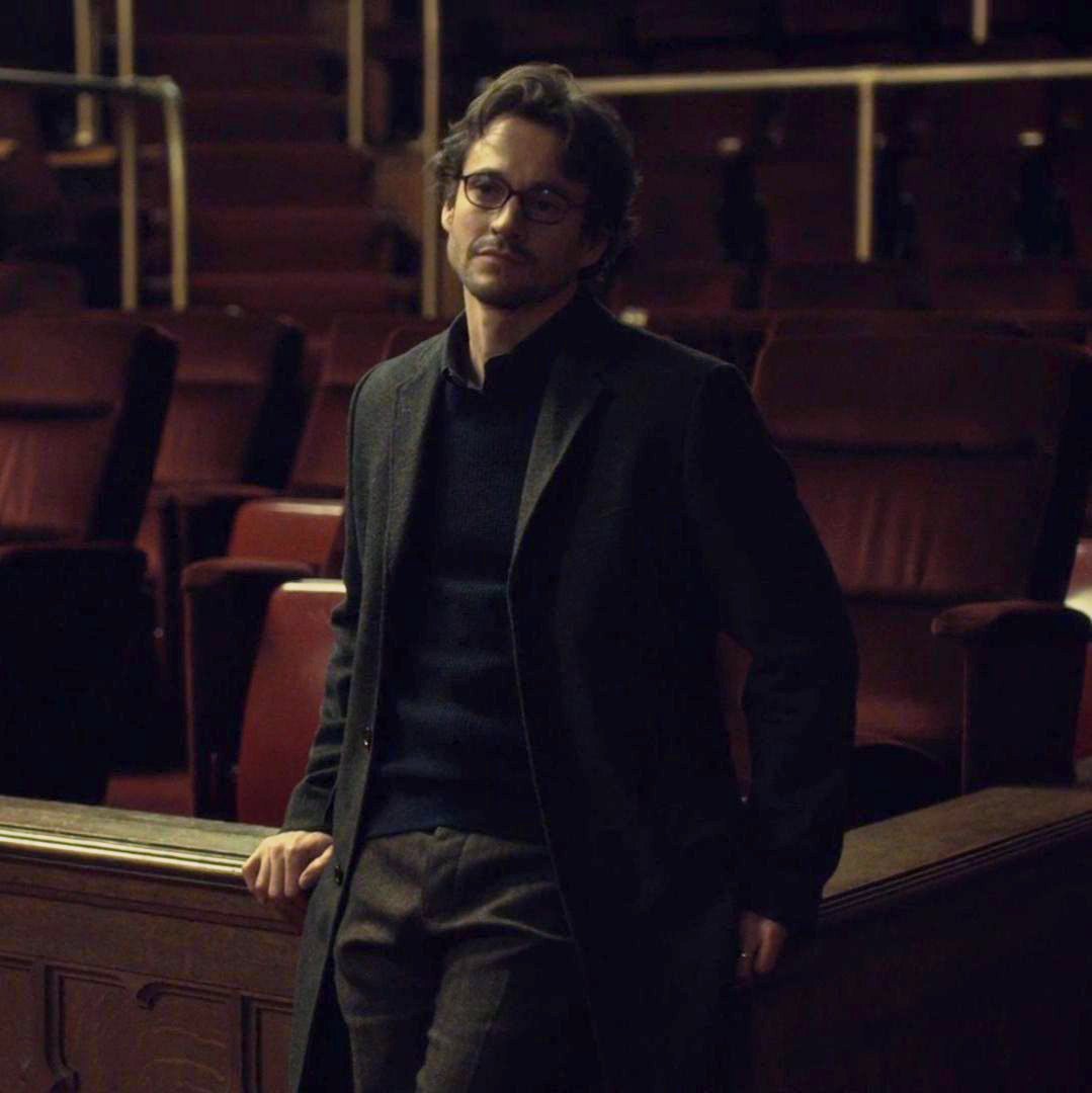 gayosterone's tweet photo. hi, here to remind you that will graham was dressing like a clown but when he wanted to jump hanni's bones, he bought some pretty clothes and got all dolled up for him ^⁠^ https://t.co/9zxZzzYv1b