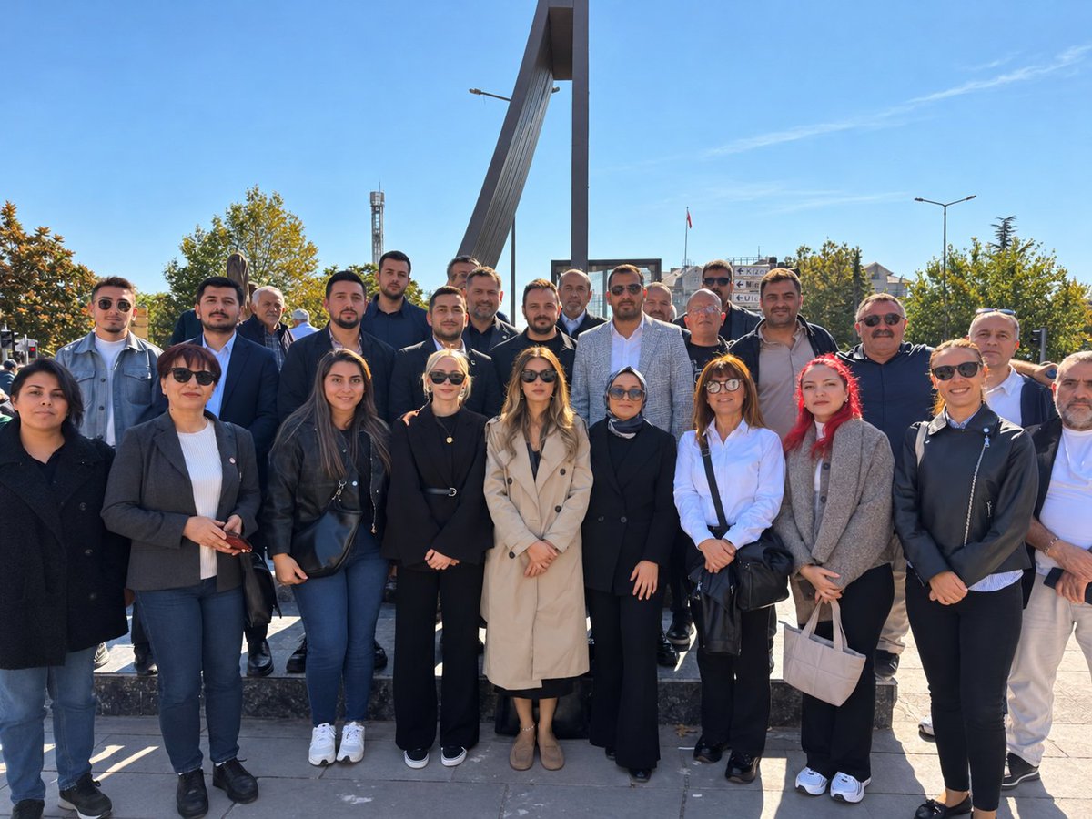 YepAltindag's tweet photo. Unutmadık, unutturmayacağız!

10 Ekim Ankara Gar Katliamı’nda yitirdiğimiz canlarımızı saygı ve özlemle anıyoruz.

Barışın, adaletin ve kardeşliğin sesi olmaya devam edeceğiz.

10 Ekim’i unutmadık, unutturmayacağız! https://t.co/HHV6uK24QN