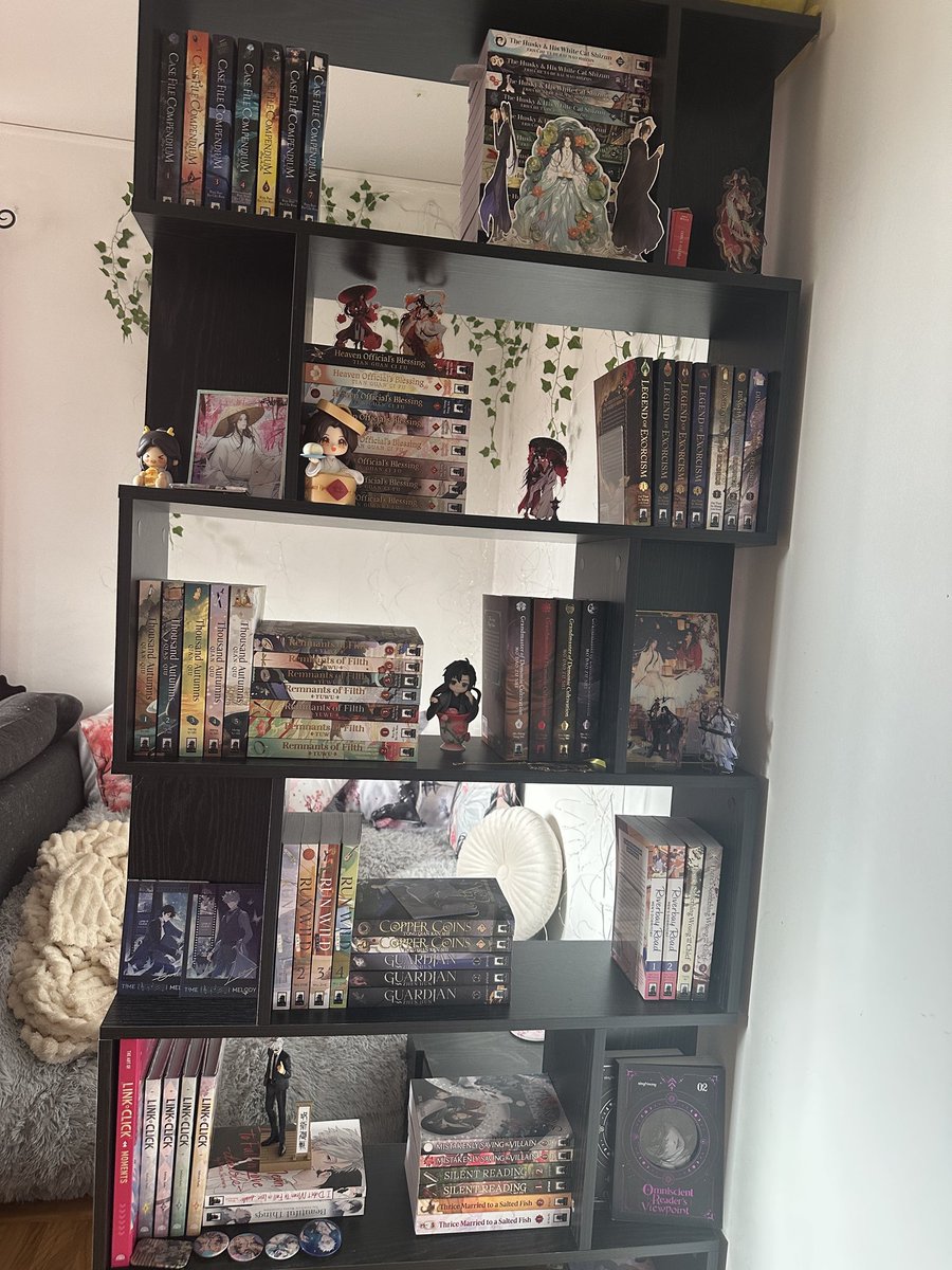 danmeikay's tweet photo. The cozy lil corner where I do the #danmei reading. Been called the danmei corner since it finished 🤭 I let link click, some bl manga and Orv share the space 🙏 #readingcorner https://t.co/pfHPIMRHet