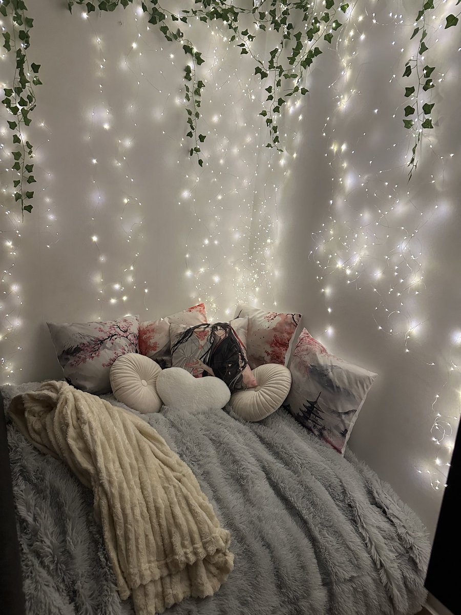danmeikay's tweet photo. The cozy lil corner where I do the #danmei reading. Been called the danmei corner since it finished 🤭 I let link click, some bl manga and Orv share the space 🙏 #readingcorner https://t.co/pfHPIMRHet