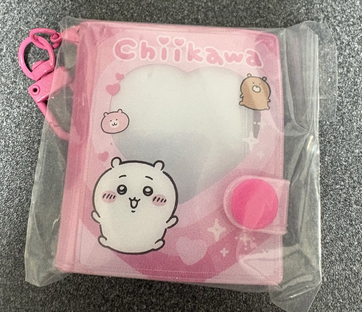 AAA_stsmmnc's tweet photo. お譲りできます。

550円でどうでしょうか？？
ちいかわミニコレクトブックキーホルダー

リプお待ちしております🌼

#ちいかわ https://t.co/ONj29UGe9T