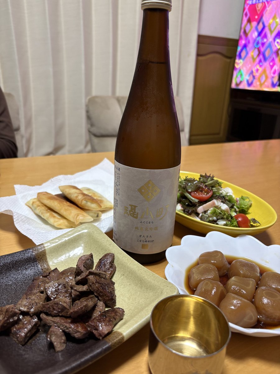 maruficent7's tweet photo. 福小町　純米大吟醸　
ぎんさんSP

レバー
豆腐と塩昆布の春巻き
イカのサラダ
玉こんにゃく

福小町　
甘味もあり、酸味も感じる😋
まろやかさもあるなぁ😆✨
＃日本酒 https://t.co/vq9oxBrXjI