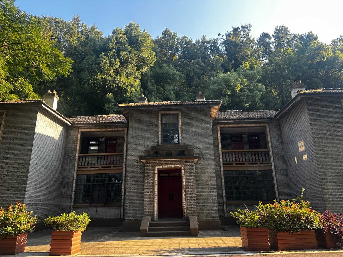 grab624061's tweet photo. One of China's most beautiful universities, Wuhan University is famous for its stunning campus, historic architecture, and breathtaking cherry blossoms in spring. https://t.co/1eD2ZDc8kH