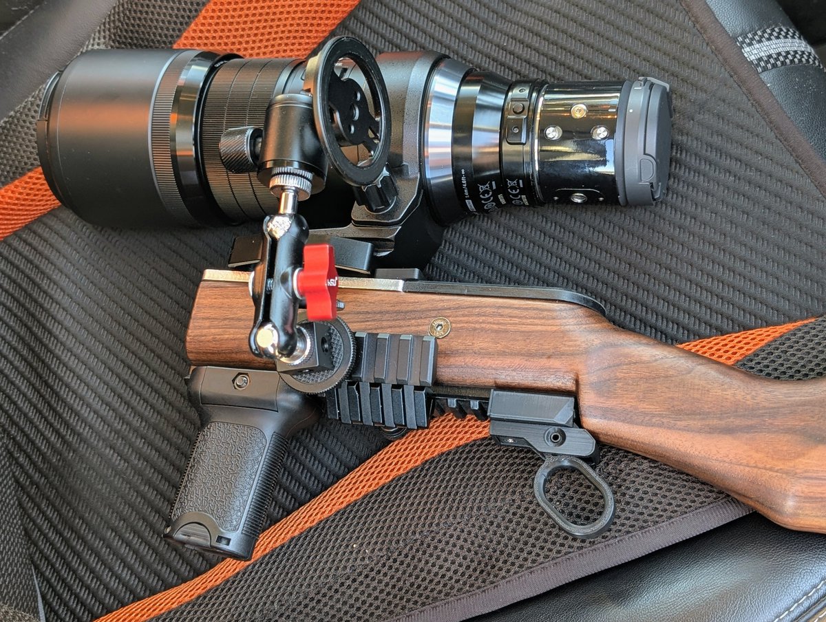 geimley's tweet photo. 中古でOLYMPUS AIRを手に入れたので、使うための装備を仮組。
スマホホルダーの安定も悪いので、もう少しパーツを捜さないと駄目だな～

リモートケーブルとトリガーでOM-1を使うパターンも試さないと… https://t.co/72nLn9Vex7