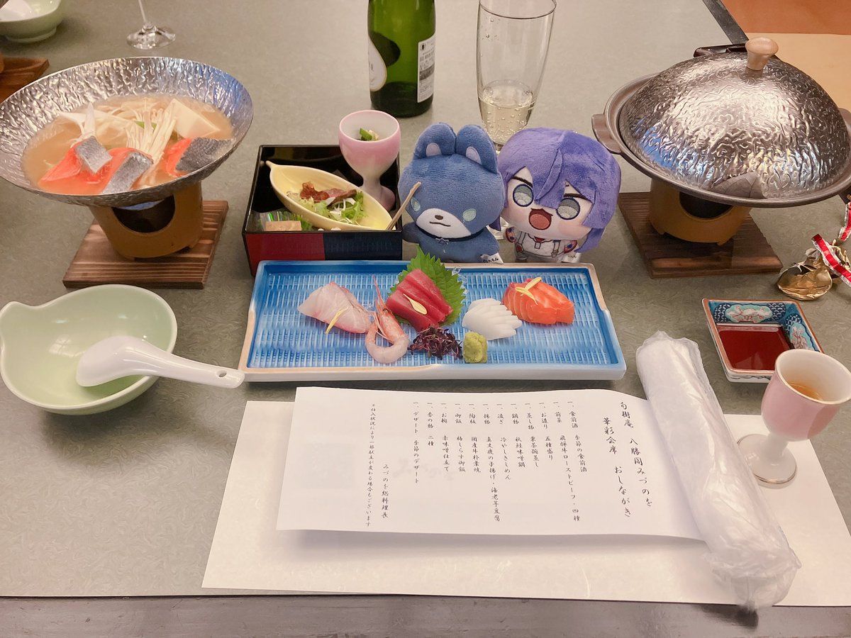 iwaharaspl's tweet photo. ご飯めっちゃ多いけど美味しい
ビール注がれすぎて腹がはちきれそう
写真撮る間に増える酒おもろい https://t.co/CfYGGLwqB1