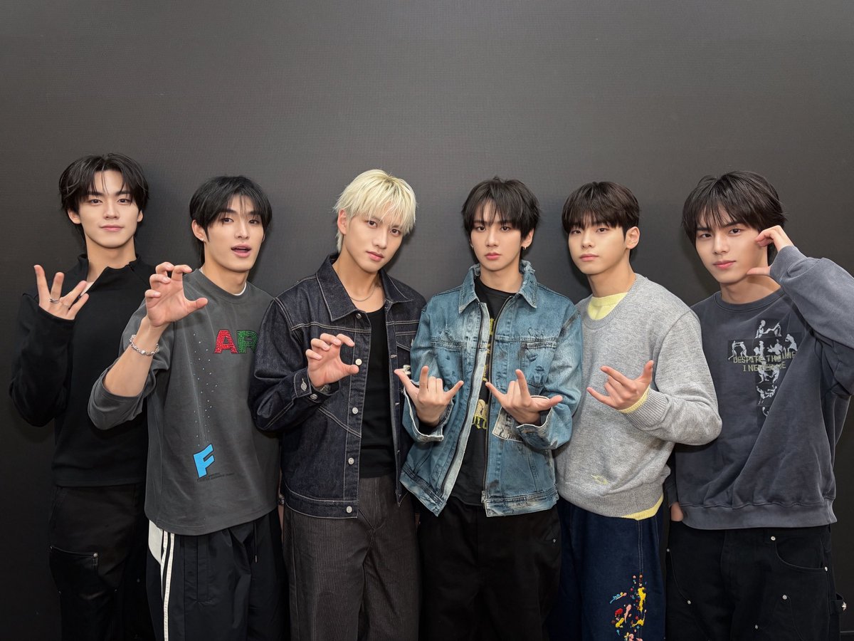 82MAJOR_231011's tweet photo. [📷]
#에이티투데이_261010

에투메를 열어주는 단 하나뿐인 비밀번호
ෆㅔㅌi…˖⁺.❤︎

#82MAJOR #82메이저 #에이티투메이저
#HEAT #Like_Fire https://t.co/izeUQMN1VD