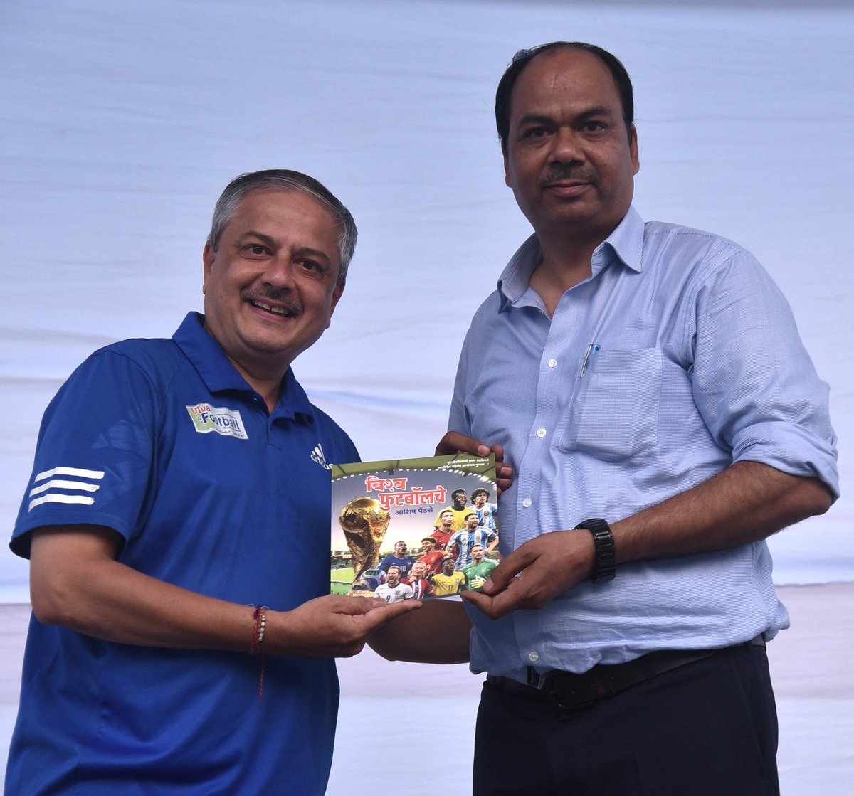 ashpen6's tweet photo. Meeting Dr. Piyush Jain,  @pefindia is always a pleasure. Presented him Wishwa Football Che - the first of its kind  #infotainment book in #marathi entirely based on #football. Connect to order your copy and support this #sports #literature #mission - Ashish  +919356096987 https://t.co/iV98l7V3A8