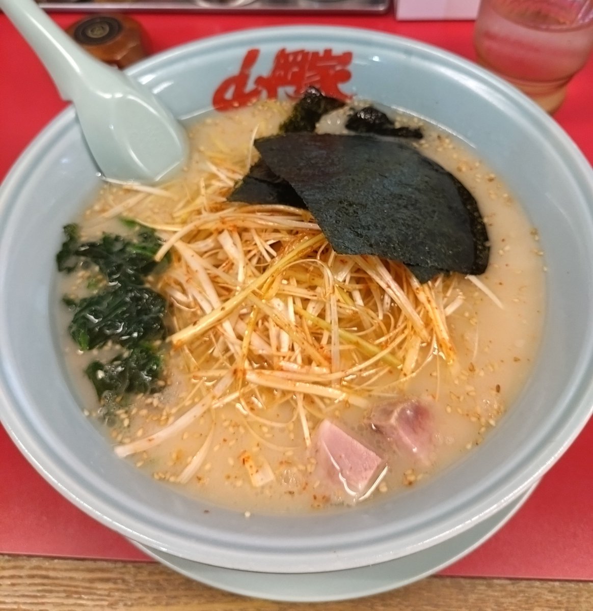 Ramen_ja1's tweet photo. 山岡家 

「塩ピリ辛ネギラーメン」

久しぶりに塩ピリ辛ネギを食べた！やっぱりこの１杯は美味いぜ😋 https://t.co/oWFNSK41w7