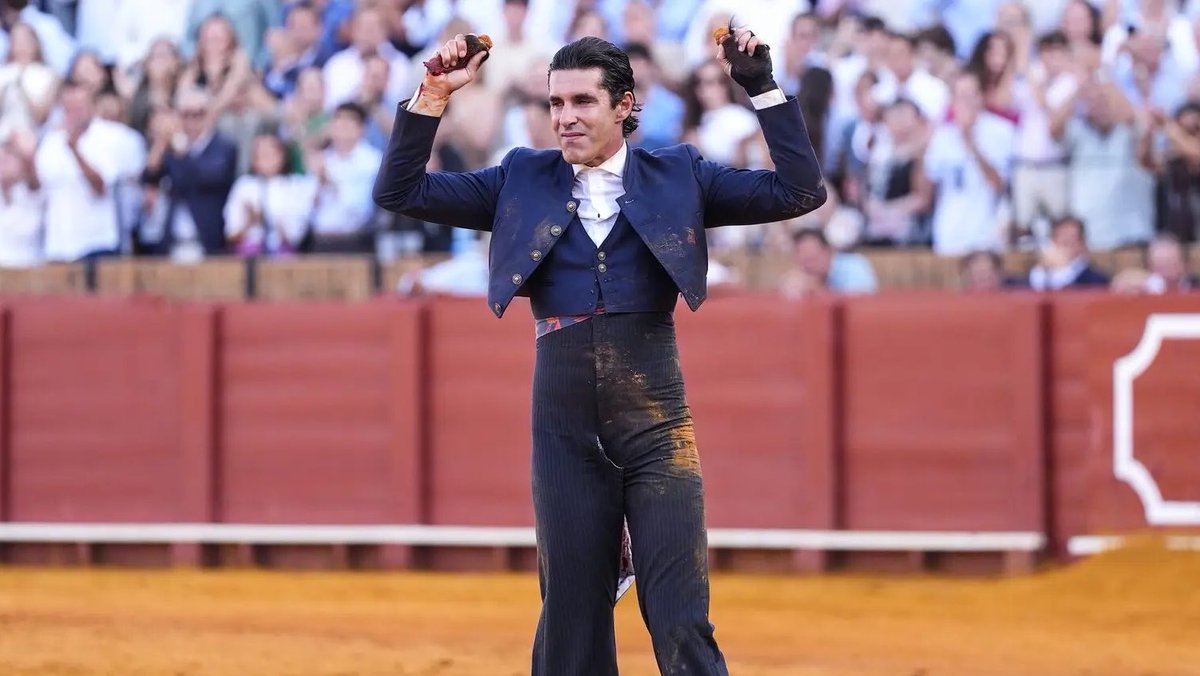 MarcosFdezFlors's tweet photo. Alejandro Talavante da por finalizada su temporada europea tras la grave cornada sufrida en Sevilla. 

Causa baja en Zaragoza y Arenas de San Pedro, y centrará ahora su recuperación en llegar a sus compromisos americanos, con la primera cita prevista el 24 de octubre en Ecuador. https://t.co/IUQpK8Zh8l