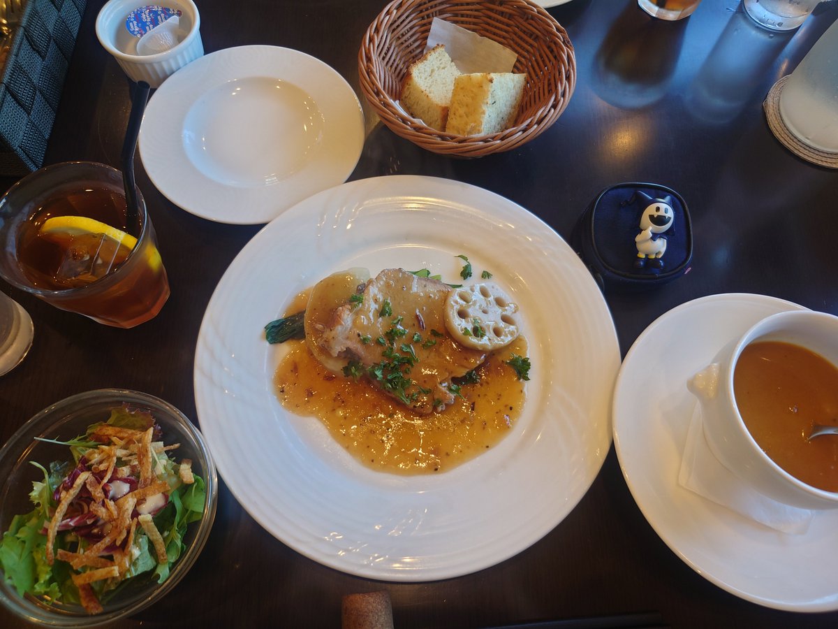 esca6290's tweet photo. 今日はお友達とランチ、からのお茶、からの雑貨屋さん！美味しいもの食べて、パフェ食べて、他のお友達への誕生日プレゼントをゲットし…充実した一日だった！婦人会でしか得られない栄養がある(*´ｰ`*)
雑貨屋さんでの出会いって一期一会で楽しい(*´艸`*)🍀 https://t.co/BOlw0gHbr9