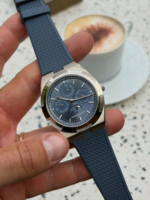 omeLuxe's tweet photo. Vacheron Constantin Overseas Perpetual Calendar Ultra-Thin https://t.co/pbvs0XGwhD