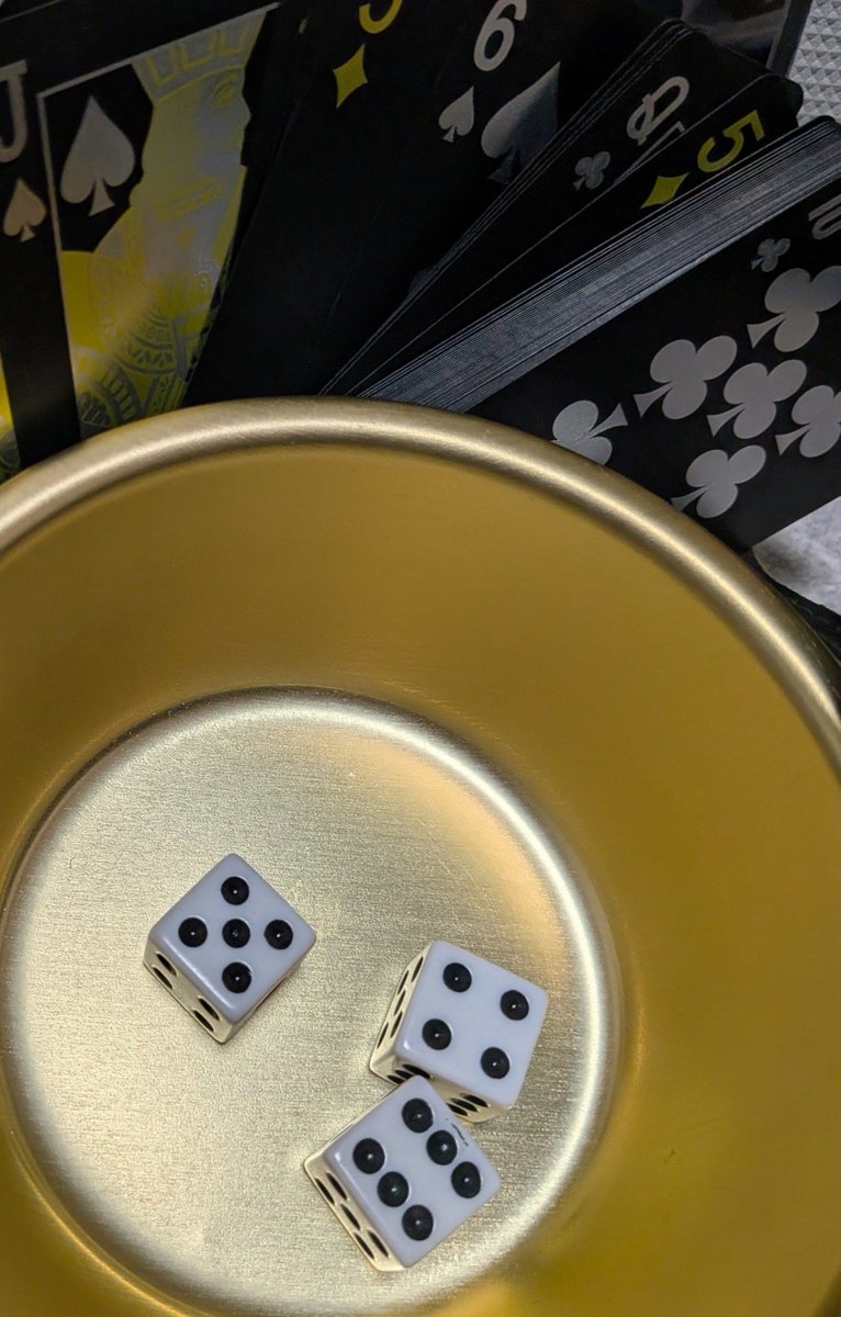 zyotei's tweet photo. 取り敢えずMADサバに使う予定の占い道具揃いました。　
占いのマニュアルはこれから作るよ。と言ってもガチもんというよりかはランダムフラグ生成みたいな感じかな？ https://t.co/pmTEbZLZ2d