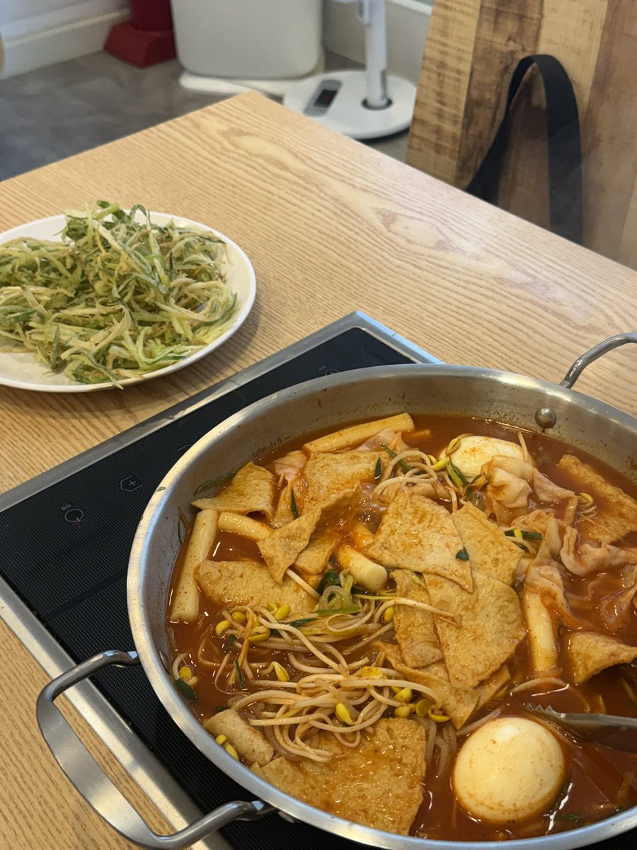 jul211sz's tweet photo. 엄마랑 데이뚜 파마 해떠뇨🧑‍🩰💕💕💕💕💕 https://t.co/FOLXYQPnt4