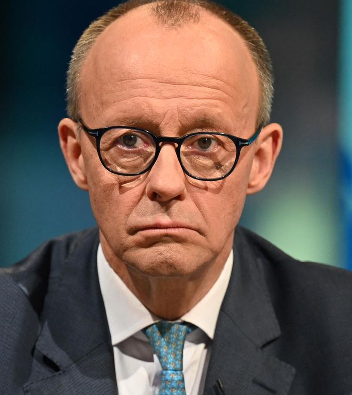 ThalinaNyx's tweet photo. Und wieder umgefallen. #MerzkannNichtKanzler https://t.co/bATy4lQ0ep