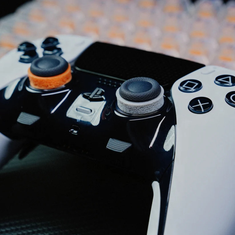 GadgetHyper's tweet photo. GXXKTRON DP100 Precision Rings Are Now Live!

Now available for $9.99.

Tired of overshooting your target? DP100’s progressive foam resistance helps steady your aim, with three options to match your playstyle:
Soft: Quick, agile movements
Medium: Balanced control
Hard: Precise, deliberate adjustments

Compatible with PS5 DualSense, Switch Pro Controller, and select Flydigi, Beitong, LEADJOY, and GameSir controllers.

Click Here to Get Yours
https://t.co/Z8euwUoTdY

TG200 Shipping Update

TG200 shipments are now scheduled to begin on October 12. As a thank-you for your support, all TG200 orders placed by October 10 (inclusive) will receive one DP100 set for free.