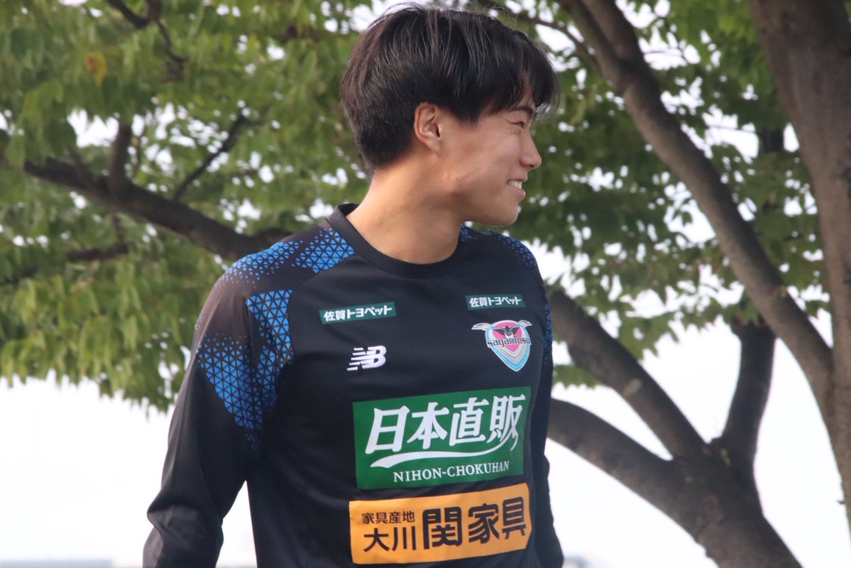 fumikun0203's tweet photo. 試合後、ビアガーデンのイベントにスペシャルゲストで来てくれた選手たち。
合戸選手は乾杯の挨拶を任され「俺のゴールに乾杯！！！！🍻」と😂
いいキャラしてる😂

#サガン鳥栖 #合戸晴矢 #櫻井辰徳 #西澤健太 https://t.co/HRbZZuxcUx